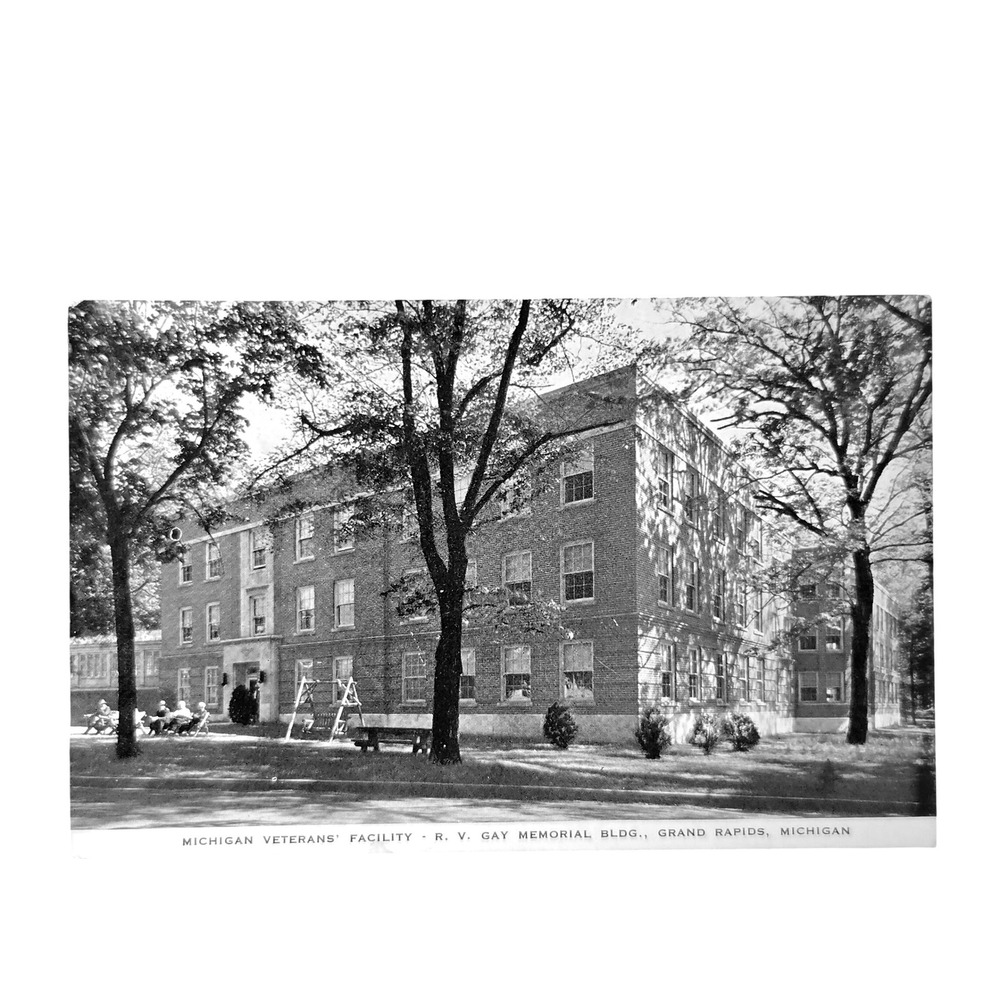 Vintage Michigan Veterans Facility R V Gay Memorial Bldg Grand Rapids Postcard